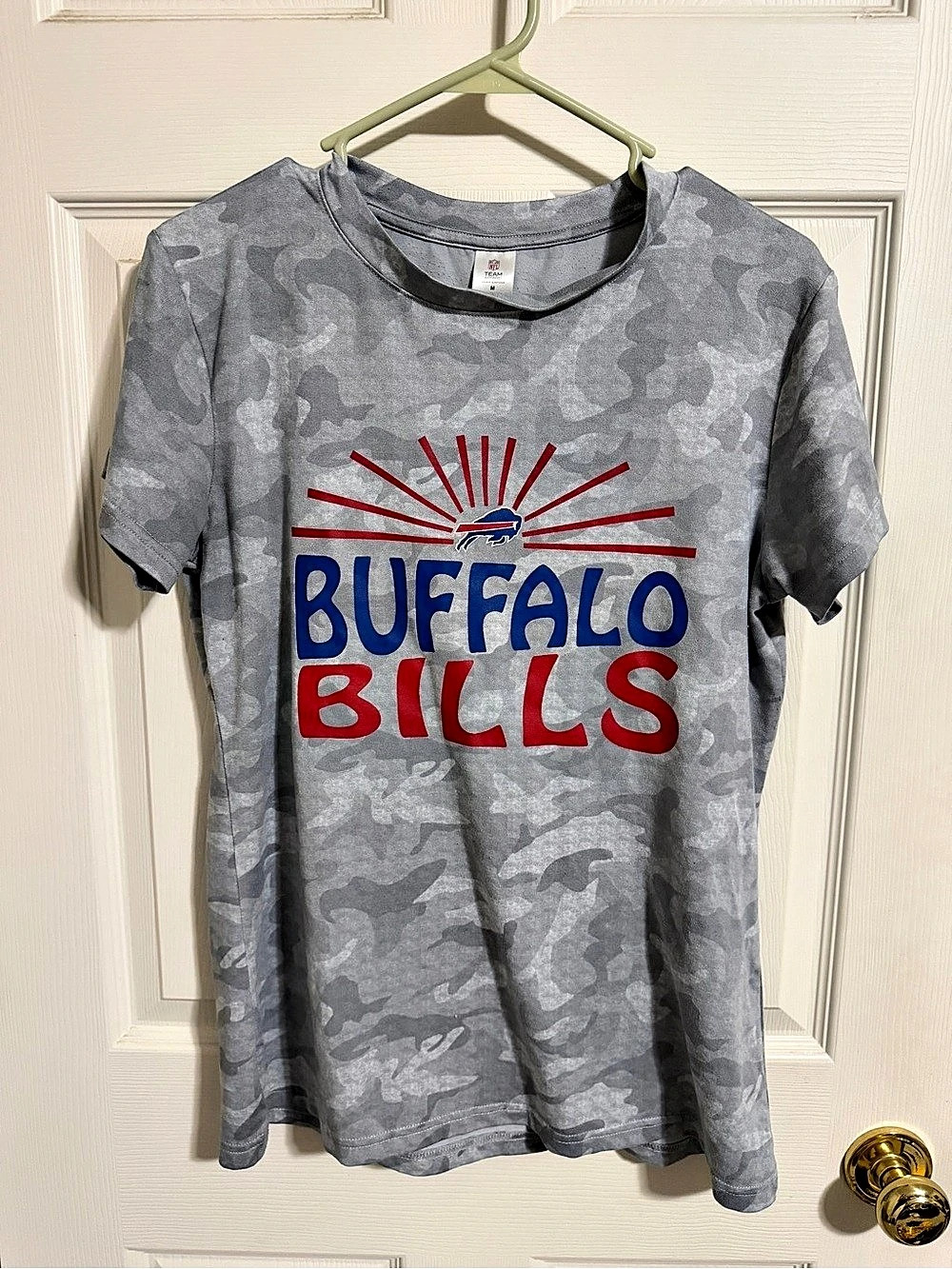 NFL Team Apparel Buffalo Bills Graphic Tee Camo Gray Size Medium Like New